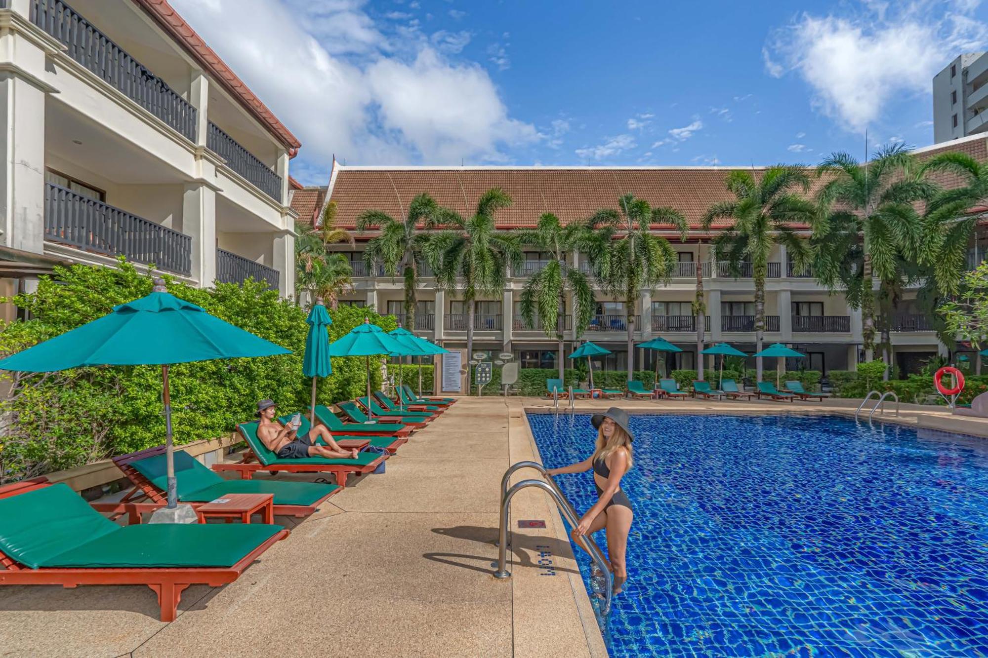 Deevana Patong Resort & Spa Exterior foto