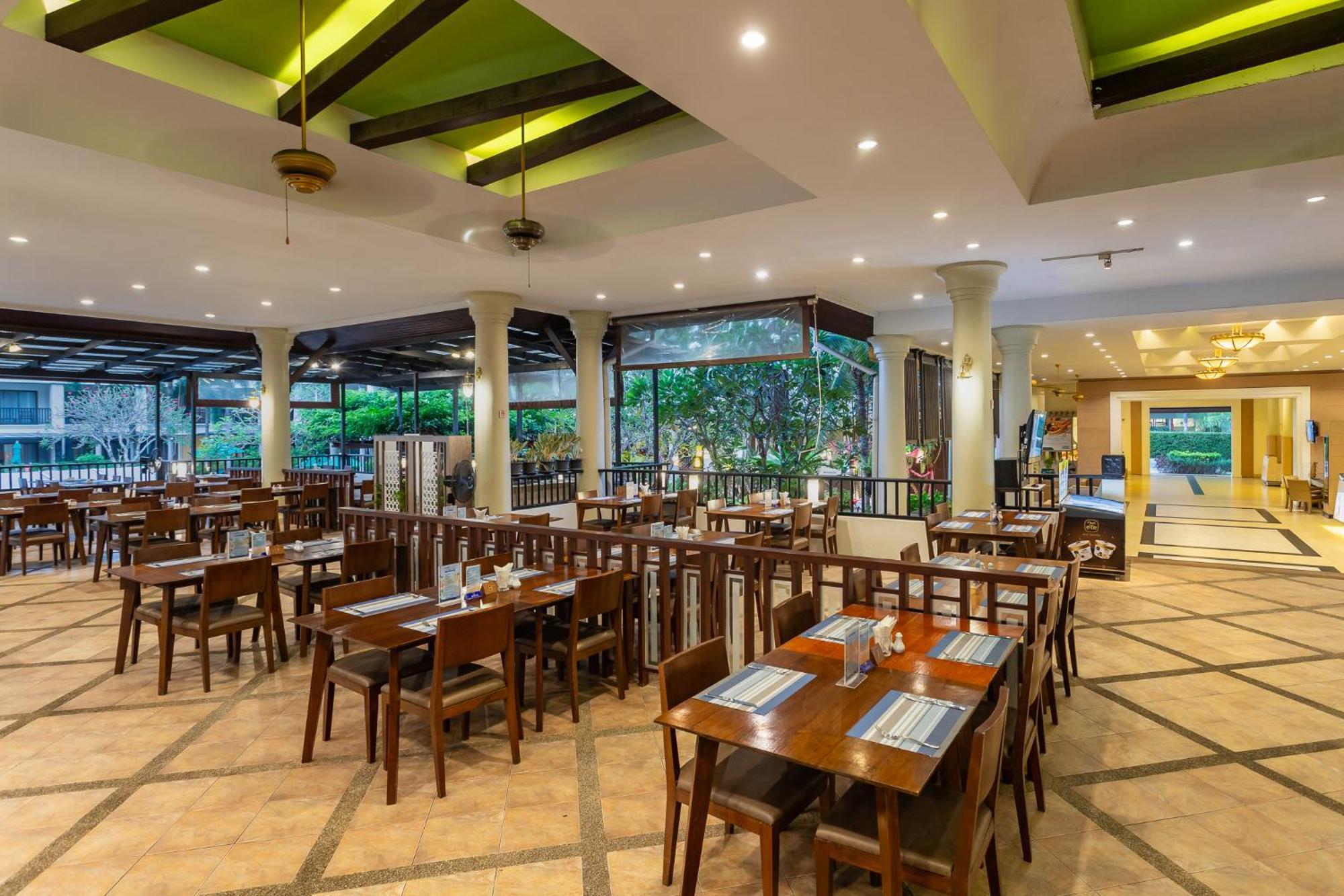 Deevana Patong Resort & Spa Exterior foto