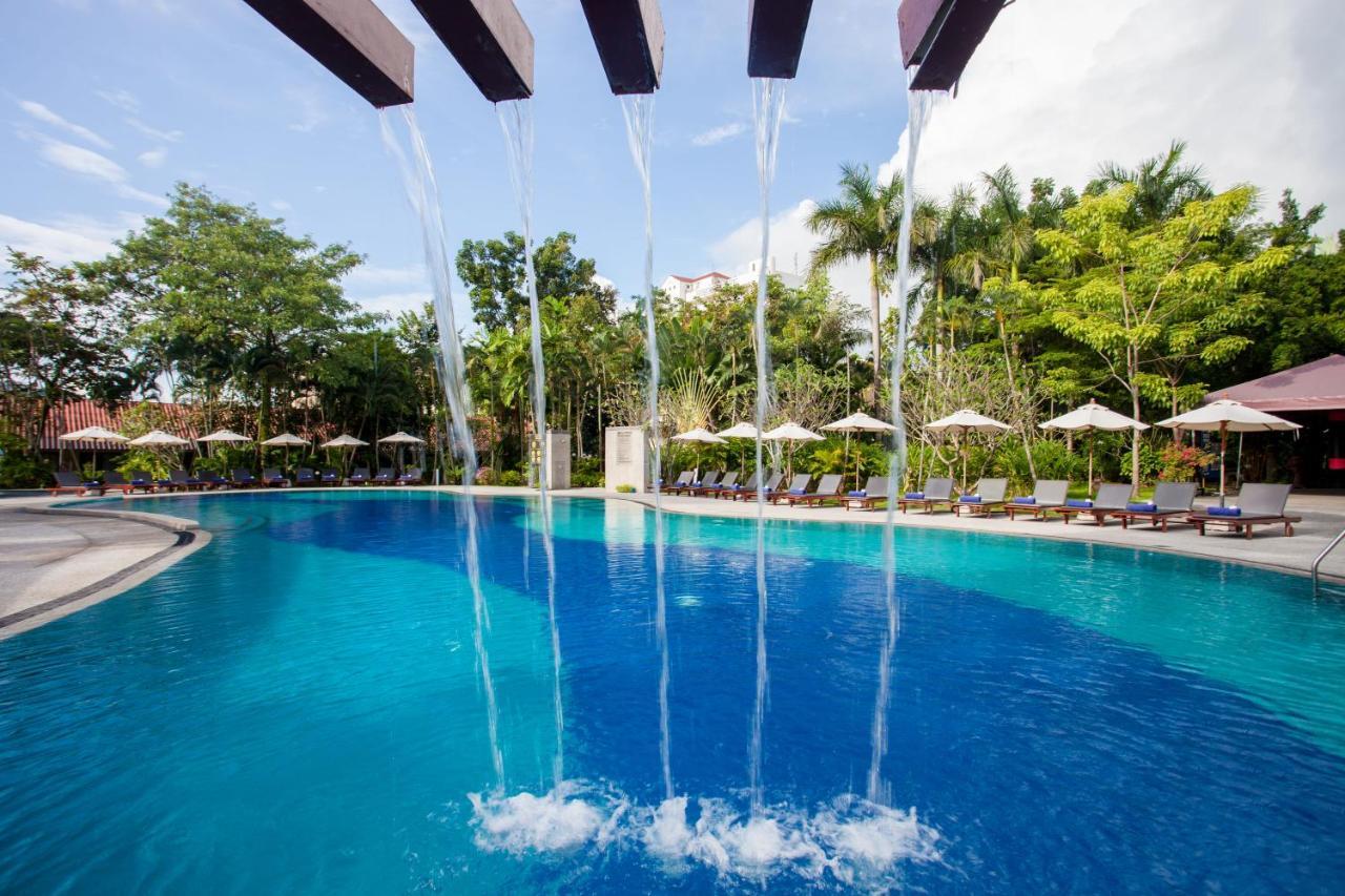 Deevana Patong Resort & Spa Exterior foto